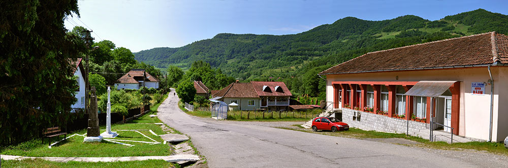 Blajeni, centrul de comuna