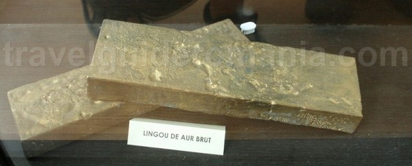 Lingouri de aur brut – Muzeul Aurului – Brad