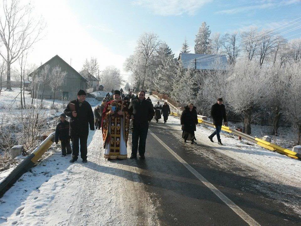 Boboteaza la Baineț, Suceava - foto Ionut Drehuta