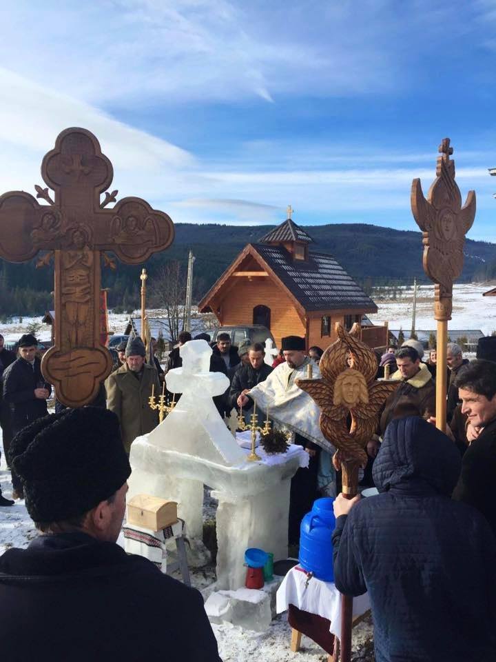 Boboteaza la Paltinu, jud. Suceava 2 - foto Balabasciuc Petru