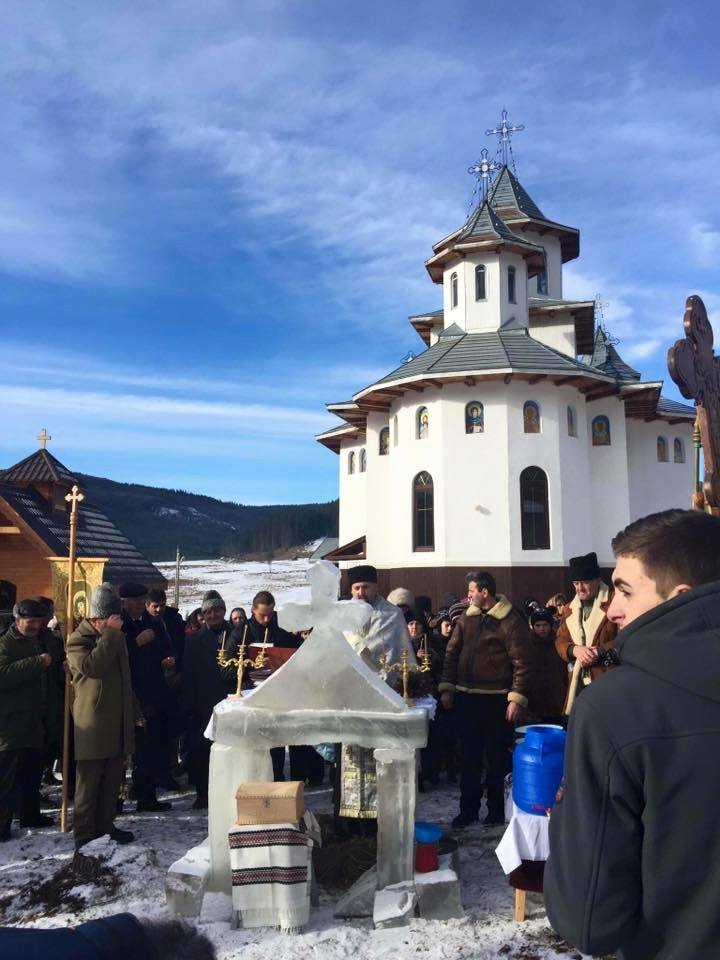 Boboteaza la Paltinu, jud. Suceava - foto Balabasciuc Petru