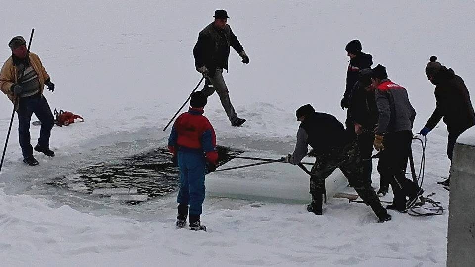 Pregatiri pentru Boboteaza in Bucovina 4 - foto Ciprian Tomuta