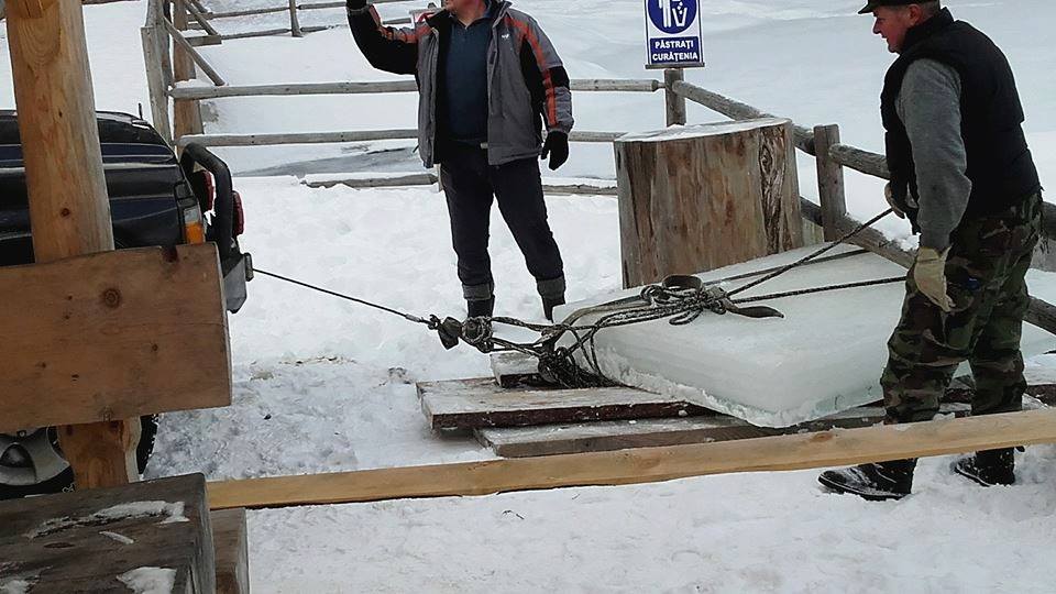 Pregatiri pentru Boboteaza in Bucovina 5 - foto Ciprian Tomuta