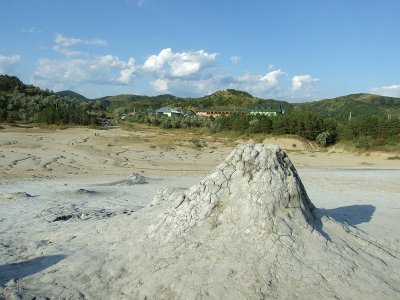 Vulcanii Noroioşi – Pâclele Mici şi Mari ale Buzăului