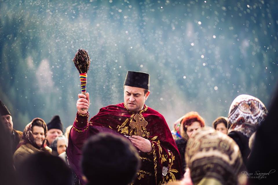 Tradiţii de Boboteaza in Sadova, jud. Suceava 2 - foto Dinu Savopol Photography