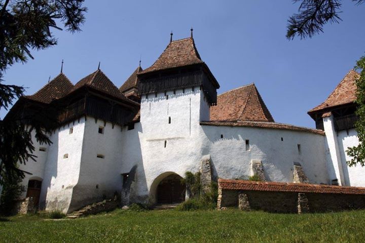 Un milion de locuri de vazut in Romania: Biserica Fortificata de la Viscri O constructie reprezentativa a Brasovului si unul dintre cele…