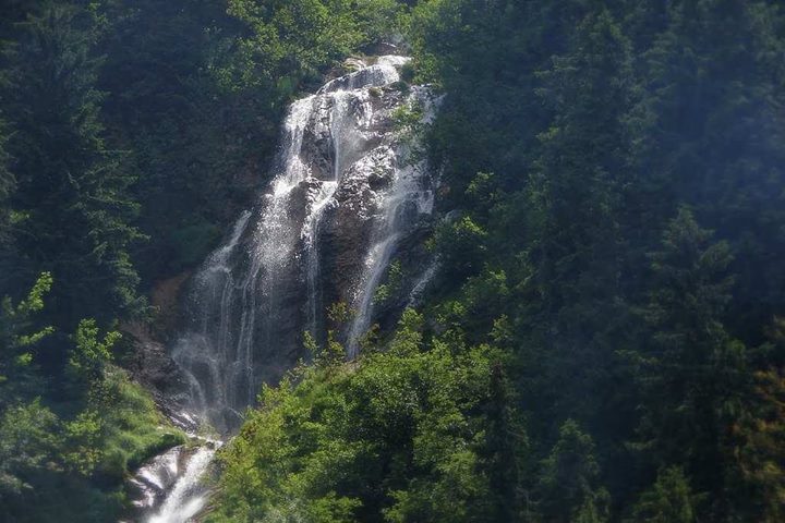 Un milion de locuri de vazut in Romania: Cascada Cailor Cascada Cailor este situata in Muntii Rodnei si reprezinta una dintre cele…