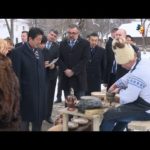 VIDEO: Premierul Japoniei, Shinzo Abe, a vizitat Muzeul Satului