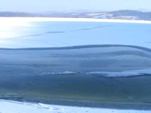 VIDEO: Lacul de la baraj Tauţ – jud Arad îngheţat