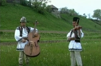 DOCUMENTAR Romania muzicii traditionale (2003) - Partea a II-a - Instrumente cordofone si de percutie 2