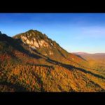 VIDEO: Toamna la poalele munților Piatra Craiului (Filmare Aeriană 4K)